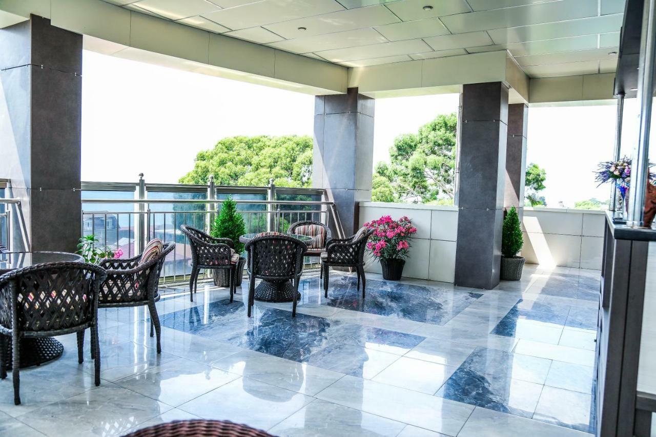 Grand Hotel Gagra Buitenkant foto